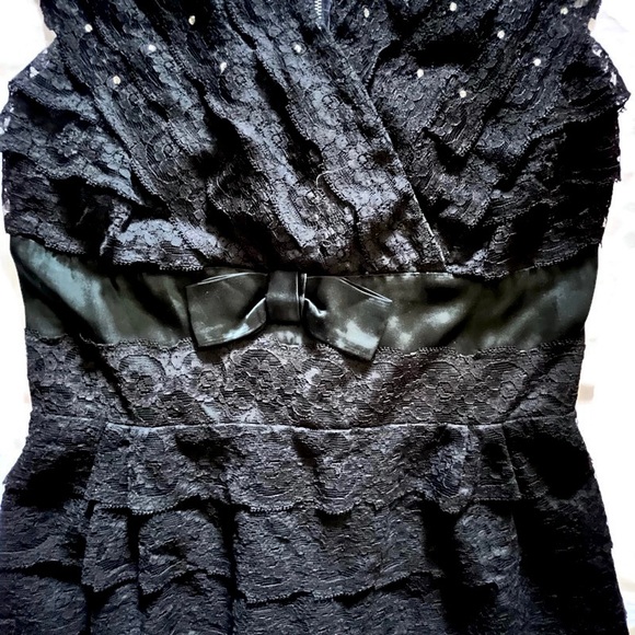 1960s Vintage Black Lace Tiered Sleeveless Rhinestone Satin-Bow Pencil Dress - Picture 4 of 14